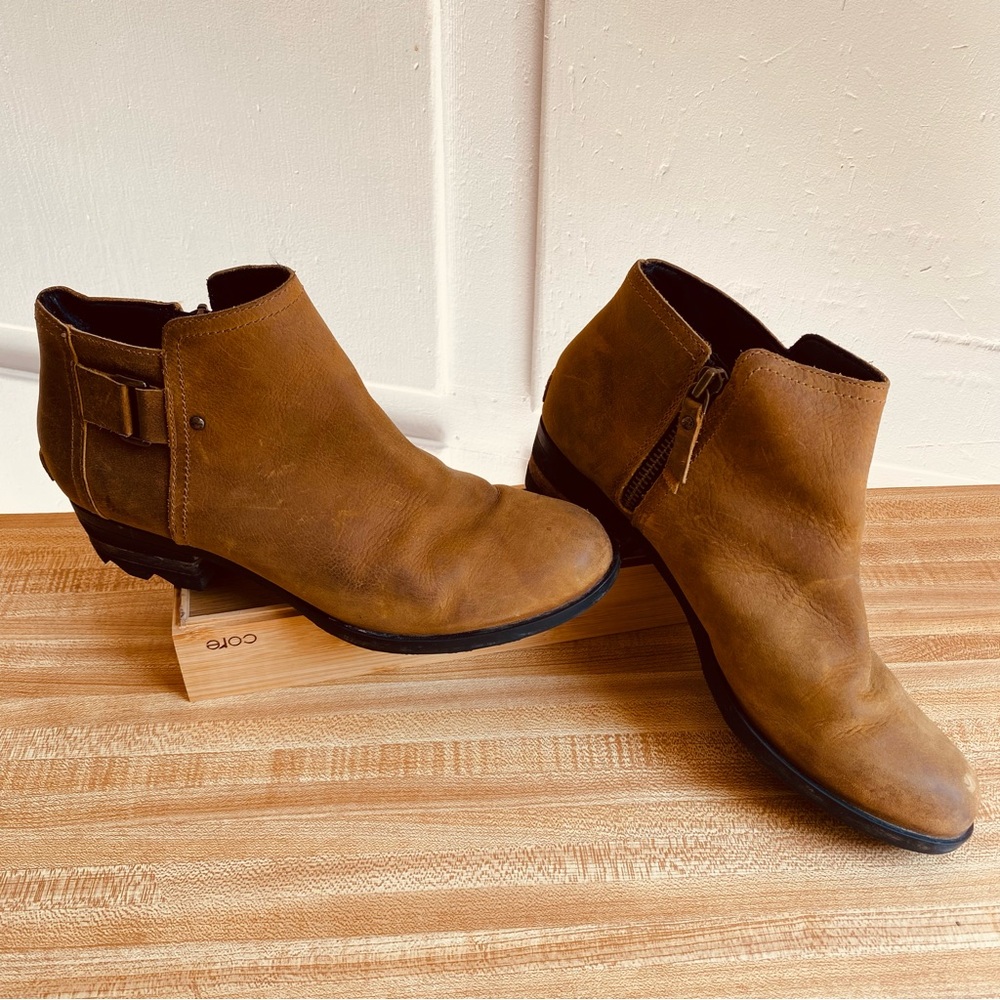 Sorel Lolla Women's Distressed Tan Leather Ankle Booties Buckle Side Zip 10